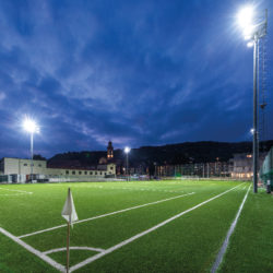 sportverlichting op een voetbalveld